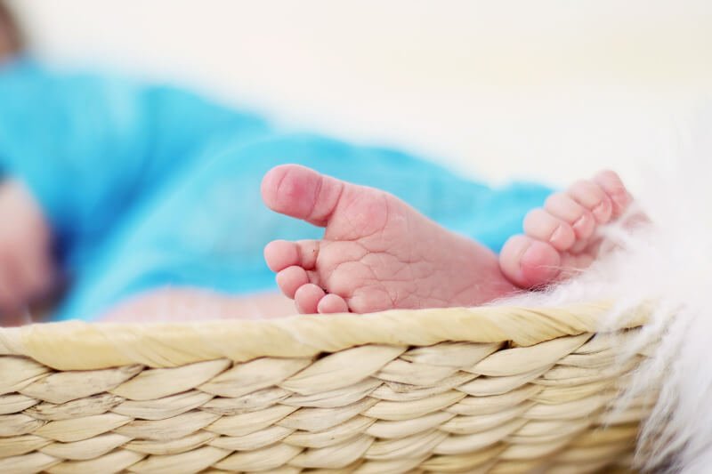 Baby im Körbchen, Sonderaktion für jünge Eltern bei Abschluss einer Risikolebensversicherung